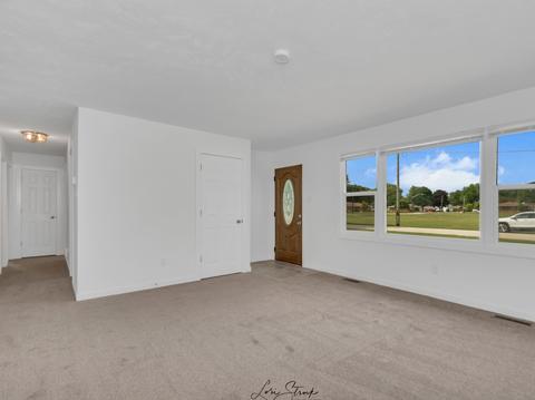 406 E Odell St, Gardner, IL 60424 photo 4