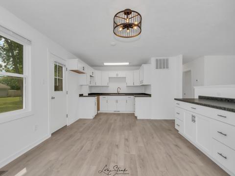 406 E Odell St, Gardner, IL 60424 photo 8