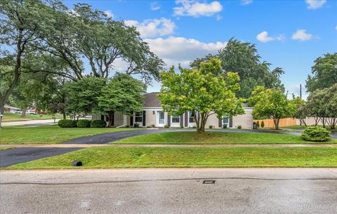 735 Kipling Ct, Roselle, IL 60172 photo 1