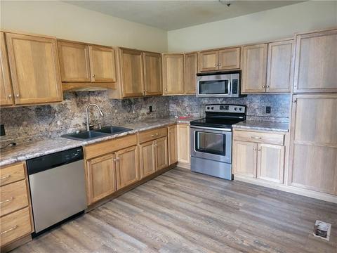 112 Jackson St, Sullivan, IL 61951 photo 3