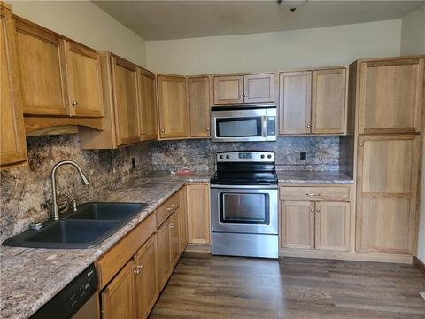 112 Jackson St, Sullivan, IL 61951 photo 4