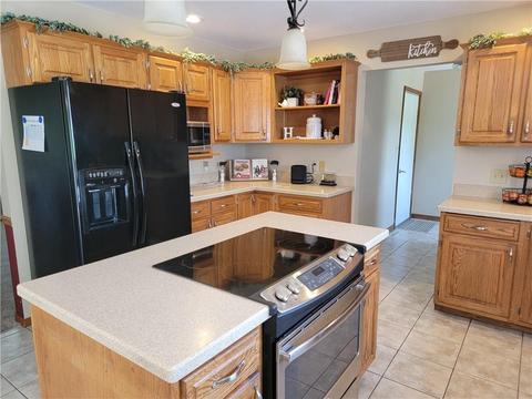 930 Pine Hill Dr, Decatur, IL 62521 photo 2
