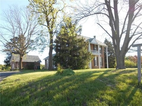 19087 Westfield Rd, Charleston, IL 61920 photo 1