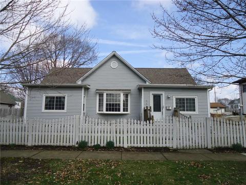 327 E Wall St, Moweaqua, IL 62550 photo 1