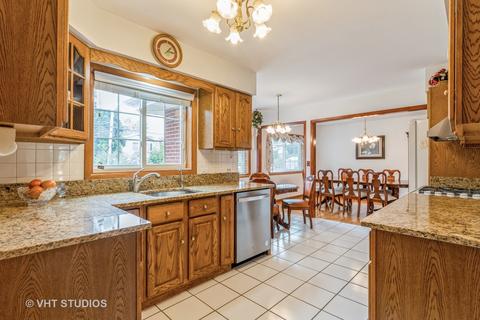368 Debra Dr, Des Plaines, IL 60016 photo 4