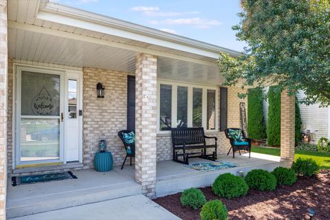 1900 Larkspur Dr, Plainfield, IL 60586 photo 2