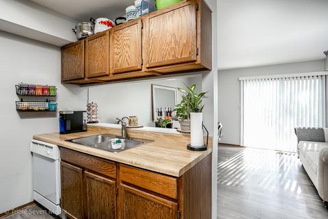 2447 Devonshire Ct, Aurora, IL 60502 photo 6