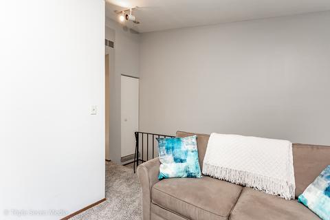2447 Devonshire Ct, Aurora, IL 60502 photo 12