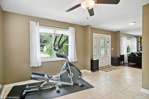 625 Ash Rd, Hoffman Estates, IL 60169 photo 4