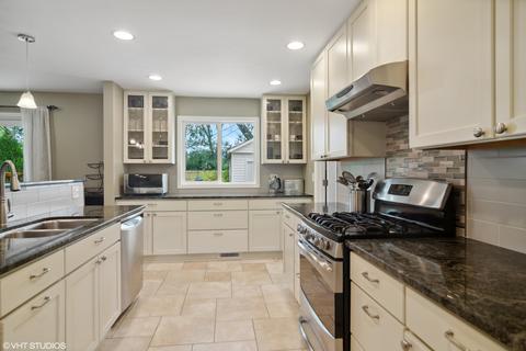 625 Ash Rd, Hoffman Estates, IL 60169 photo 10