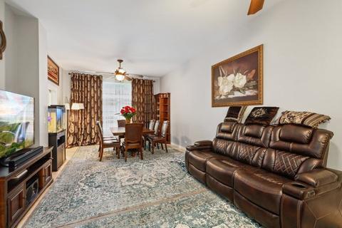 3327 Rosecroft Ln, Naperville, IL 60564 photo 2