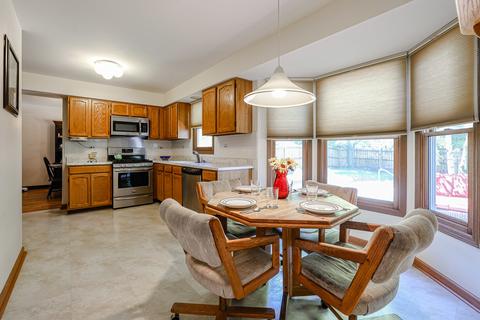 860 Roaring Brook Ln, Algonquin, IL 60102 photo 11