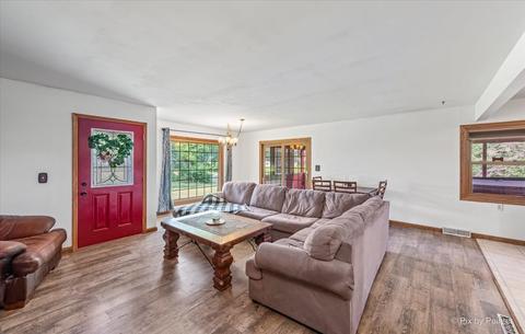 6107 E Mcgregor Rd, Byron, IL 61010 photo 4