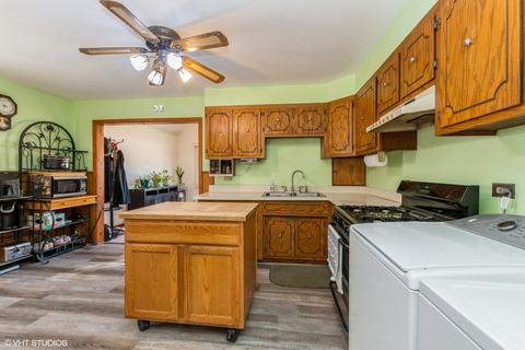 6846 Olympic Dr, Bridgeview, IL 60455 photo 4