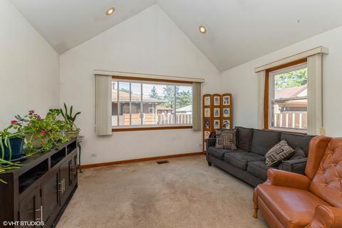 6846 Olympic Dr, Bridgeview, IL 60455 photo 5