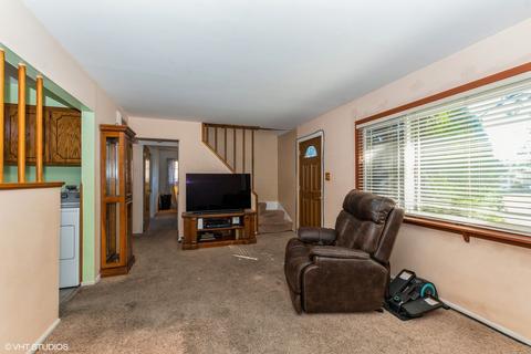 6846 Olympic Dr, Bridgeview, IL 60455 photo 6