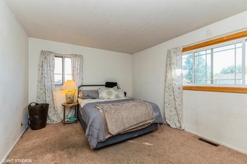 6846 Olympic Dr, Bridgeview, IL 60455 photo 7