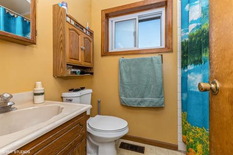 6846 Olympic Dr, Bridgeview, IL 60455 photo 9