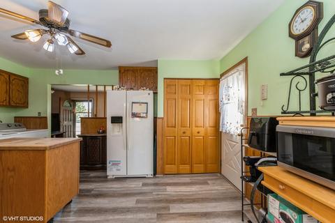 6846 Olympic Dr, Bridgeview, IL 60455 photo 3