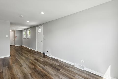 16210 Hermitage Ave, Markham, IL 60428 photo 3