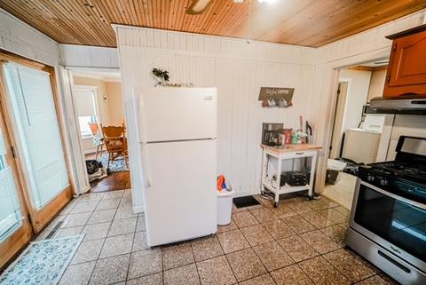814 E Taylor St, Bloomington, IL 61701 photo 9