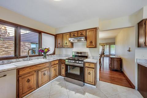 539 Tracy Ter, Des Plaines, IL 60016 photo 9