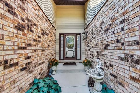 539 Tracy Ter, Des Plaines, IL 60016 photo 2
