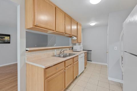 1231 Bunker Hill Ct #E, Wheaton, IL 60189 photo 9