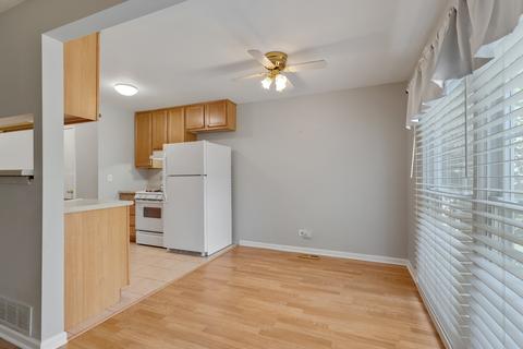 1231 Bunker Hill Ct #E, Wheaton, IL 60189 photo 8