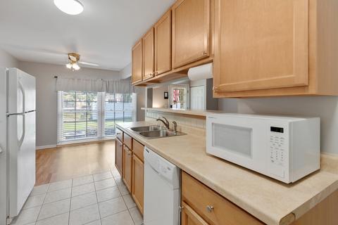 1231 Bunker Hill Ct #E, Wheaton, IL 60189 photo 10