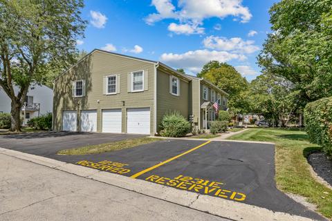 1231 Bunker Hill Ct #E, Wheaton, IL 60189 photo 3