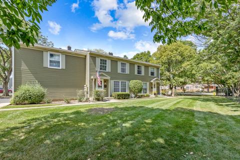 1231 Bunker Hill Ct #E, Wheaton, IL 60189 photo 2