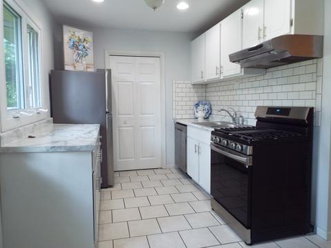 1325 Newcastle Ln, Hoffman Estates, IL 60169 photo 6