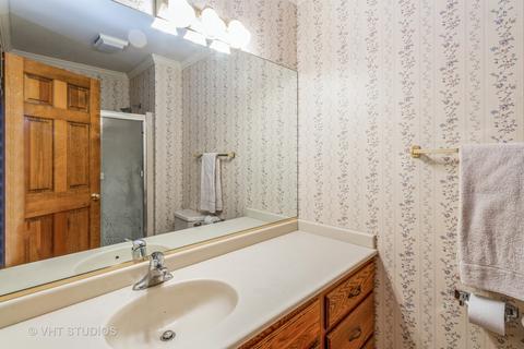 329 S Commonwealth Ave, Elgin, IL 60123 photo 13