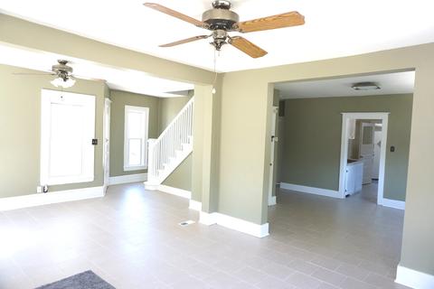 916 E Benton St, Aurora, IL 60505 photo 2