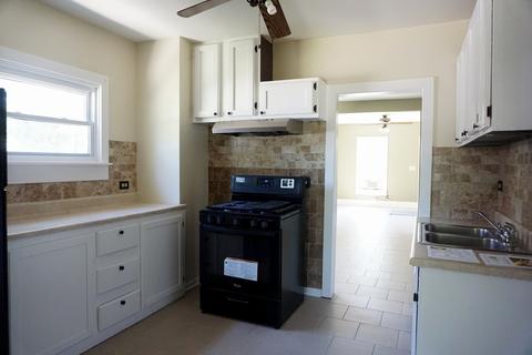916 E Benton St, Aurora, IL 60505 photo 7