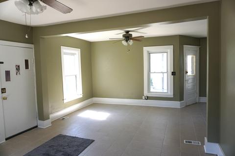 916 E Benton St, Aurora, IL 60505 photo 5