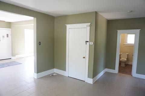 916 E Benton St, Aurora, IL 60505 photo 3