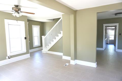 916 E Benton St, Aurora, IL 60505 photo 4