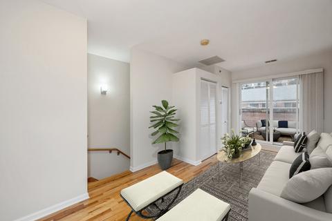 320 E 17th St, Chicago, IL 60616 photo 9