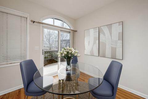 320 E 17th St, Chicago, IL 60616 photo 5