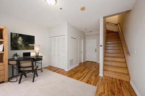 320 E 17th St, Chicago, IL 60616 photo 7