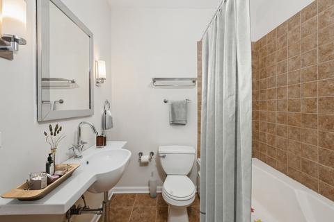 320 E 17th St, Chicago, IL 60616 photo 12