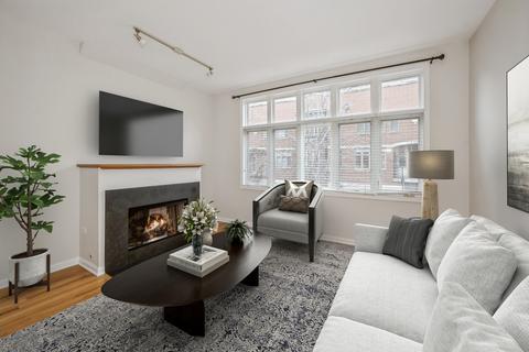 320 E 17th St, Chicago, IL 60616 photo 2