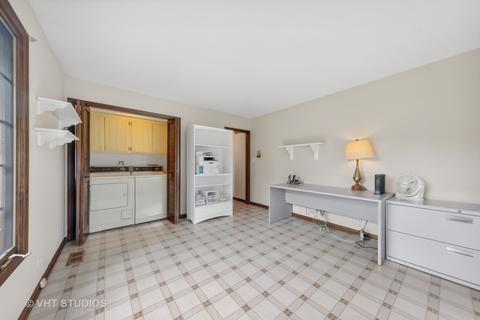8680 Heather Dr, Burr Ridge, IL 60527 photo 9