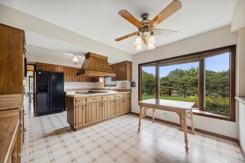 8680 Heather Dr, Burr Ridge, IL 60527 photo 4