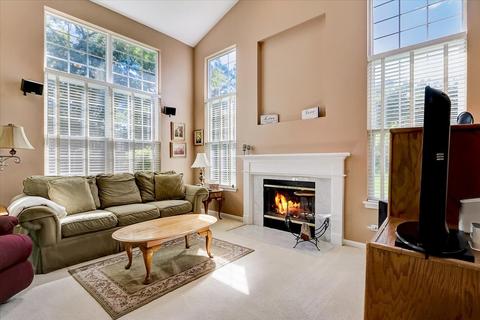 291 Grandview Ct, Algonquin, IL 60102 photo 2
