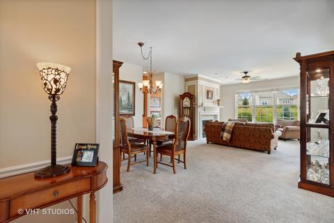 2852 Edgewater Dr, Elgin, IL 60124 photo 10