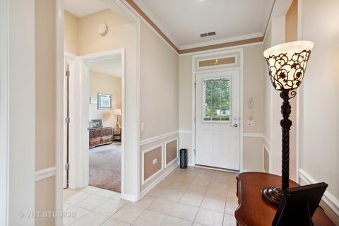 2852 Edgewater Dr, Elgin, IL 60124 photo 5