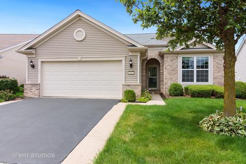 2852 Edgewater Dr, Elgin, IL 60124 photo 1